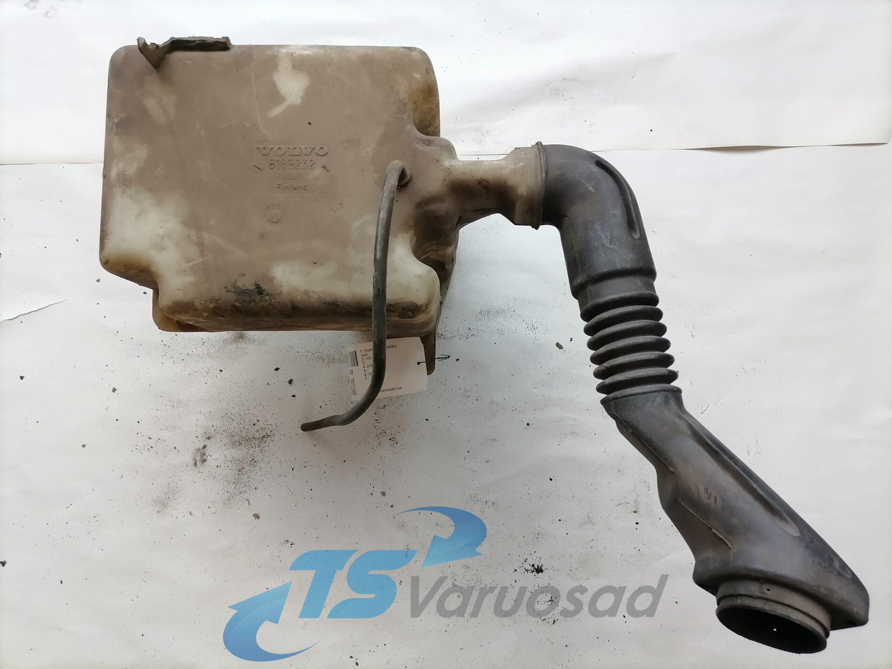 Volvo Windscreen washer fluid tank 8189232 - Vindrutetorkare för Lastbil: bild 2 Volvo Windscreen washer fluid tank 8189232 - Vindrutetorkare för Lastbil: bild 2