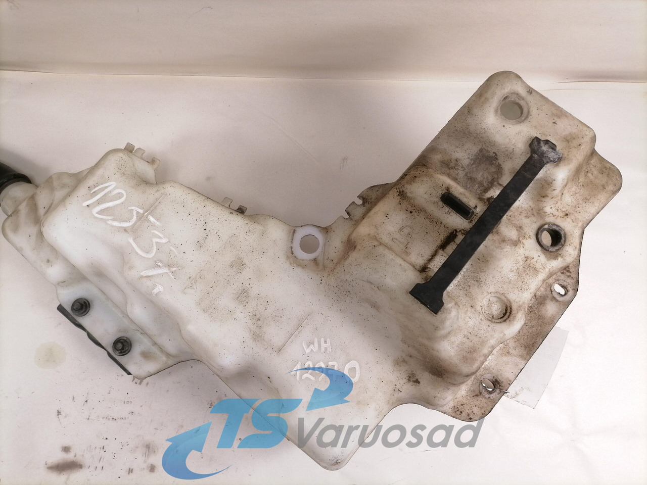 Volvo Windscreen washer fluid tank 84092259 - Vindrutetorkare för Lastbil: bild 2 Volvo Windscreen washer fluid tank 84092259 - Vindrutetorkare för Lastbil: bild 2