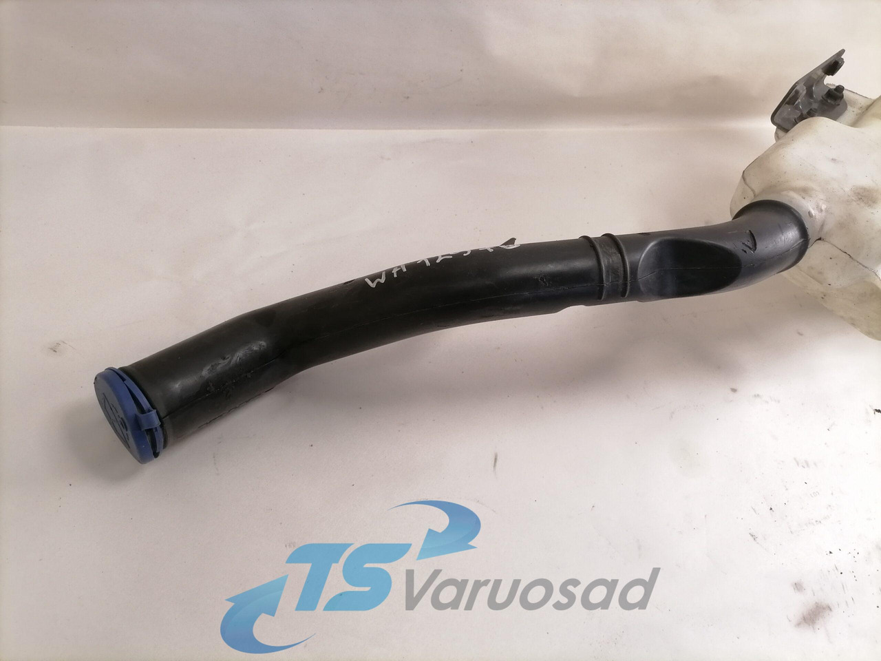 Volvo Windscreen washer fluid tank 84092259 - Vindrutetorkare för Lastbil: bild 3 Volvo Windscreen washer fluid tank 84092259 - Vindrutetorkare för Lastbil: bild 3