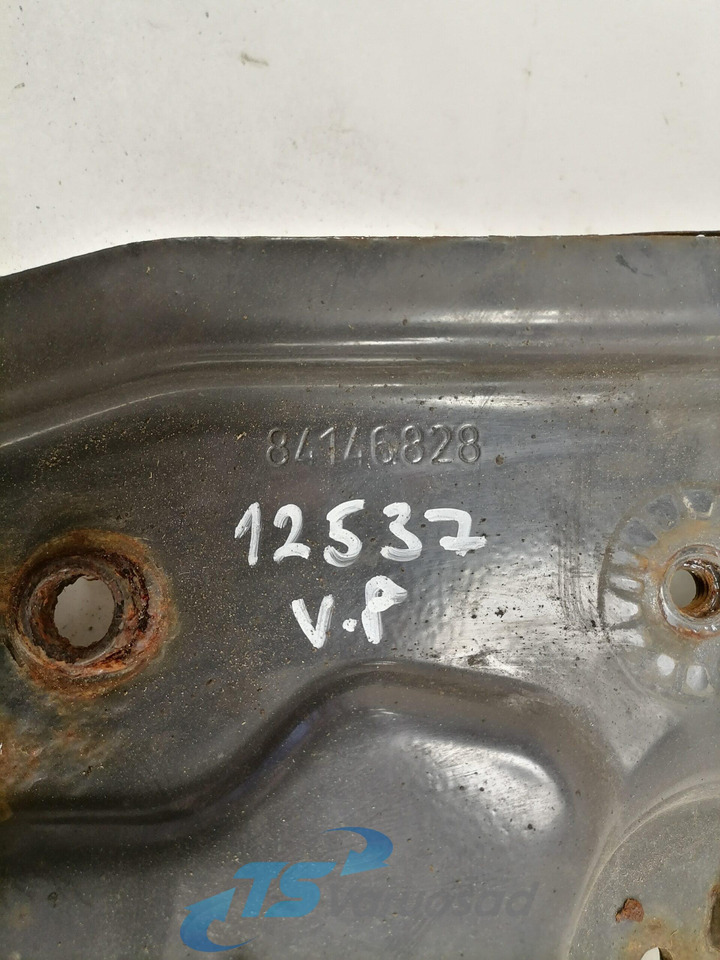 Volvo light bracket 84146828 - Ljus/ Belysning för Lastbil: bild 3 Volvo light bracket 84146828 - Ljus/ Belysning för Lastbil: bild 3