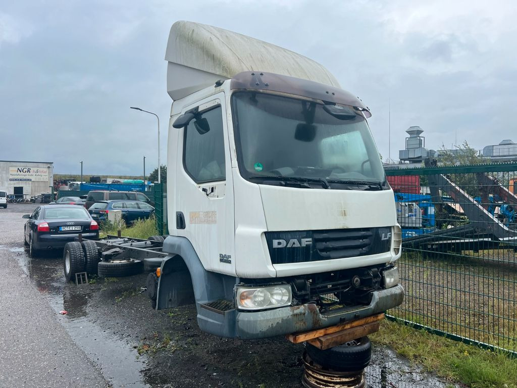 DAF LF 45.220 12 to. for PARTS no engine no gearbox! DAF LF 45.220 12 to. for PARTS no engine no gearbox! - Kapellbil: bild 4 DAF LF 45.220 12 to. for PARTS no engine no gearbox! DAF LF 45.220 12 to. for PARTS no engine no gearbox! - Kapellbil: bild 4