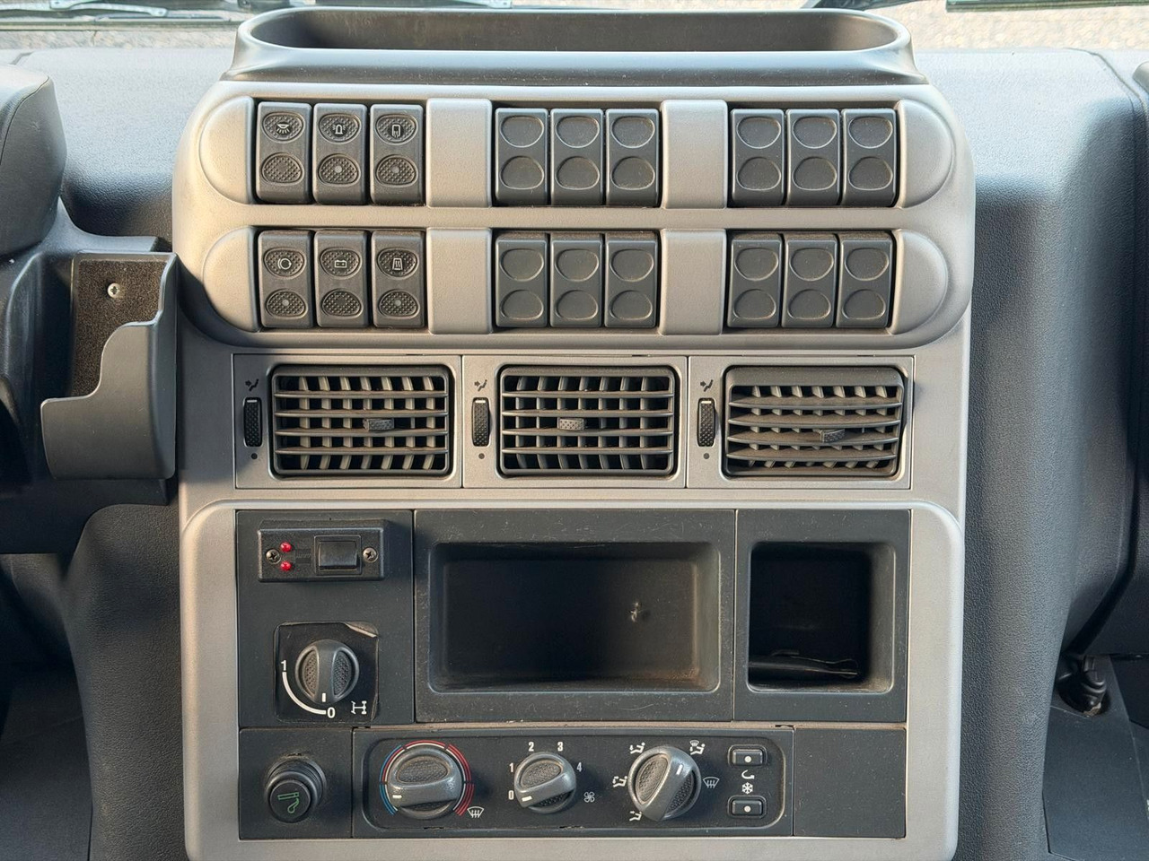 Kapellbil Iveco 190S36/9 Stralis Pritsche & Hebebühne 3 to. TOP: bild 19