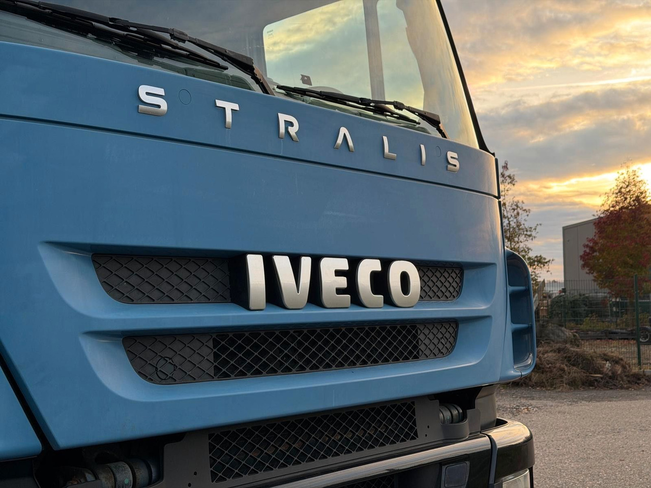 Kapellbil Iveco 190S36/9 Stralis Pritsche & Hebebühne 3 to. TOP: bild 15