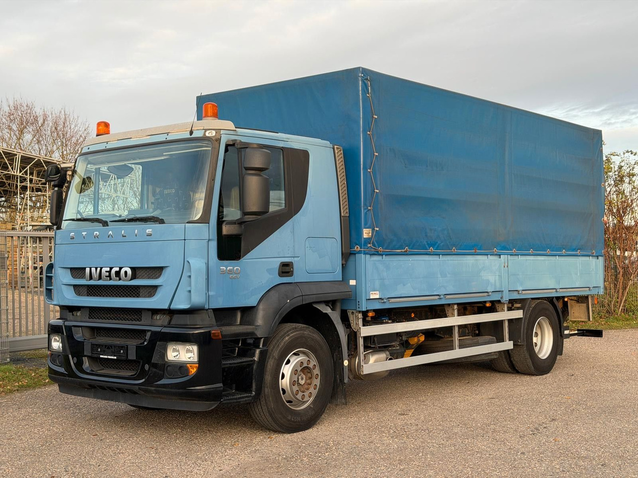 Kapellbil Iveco 190S36/9 Stralis Pritsche & Hebebühne 3 to. TOP: bild 13