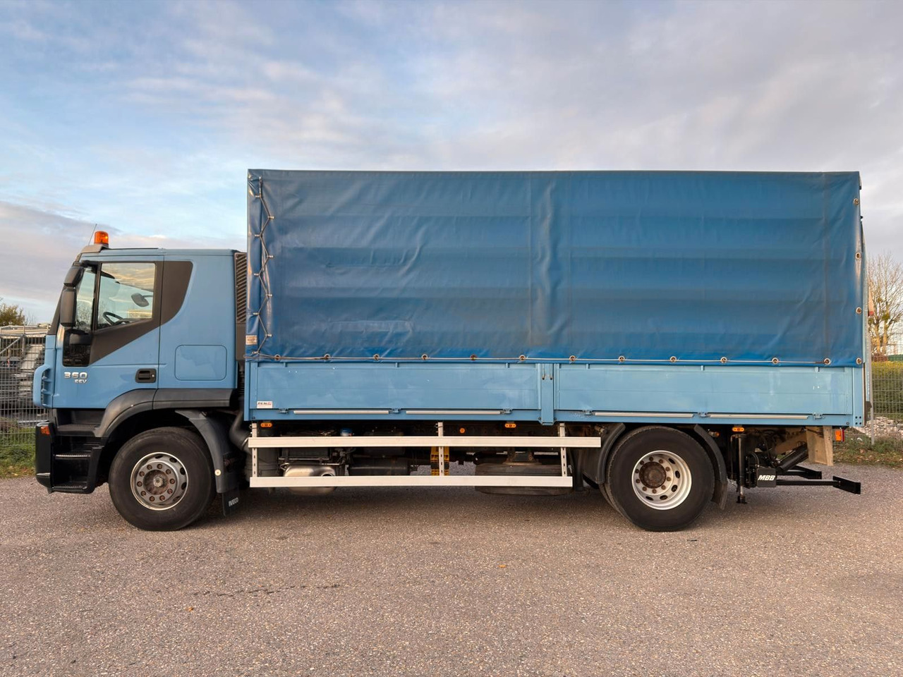 Kapellbil Iveco 190S36/9 Stralis Pritsche & Hebebühne 3 to. TOP: bild 12