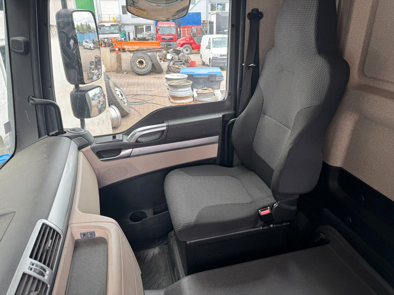 MAN 18.290 4X2 Koffer / Plane Top Zustand 8,30 Meter - Kapellbil: bild 4 MAN 18.290 4X2 Koffer / Plane Top Zustand 8,30 Meter - Kapellbil: bild 4