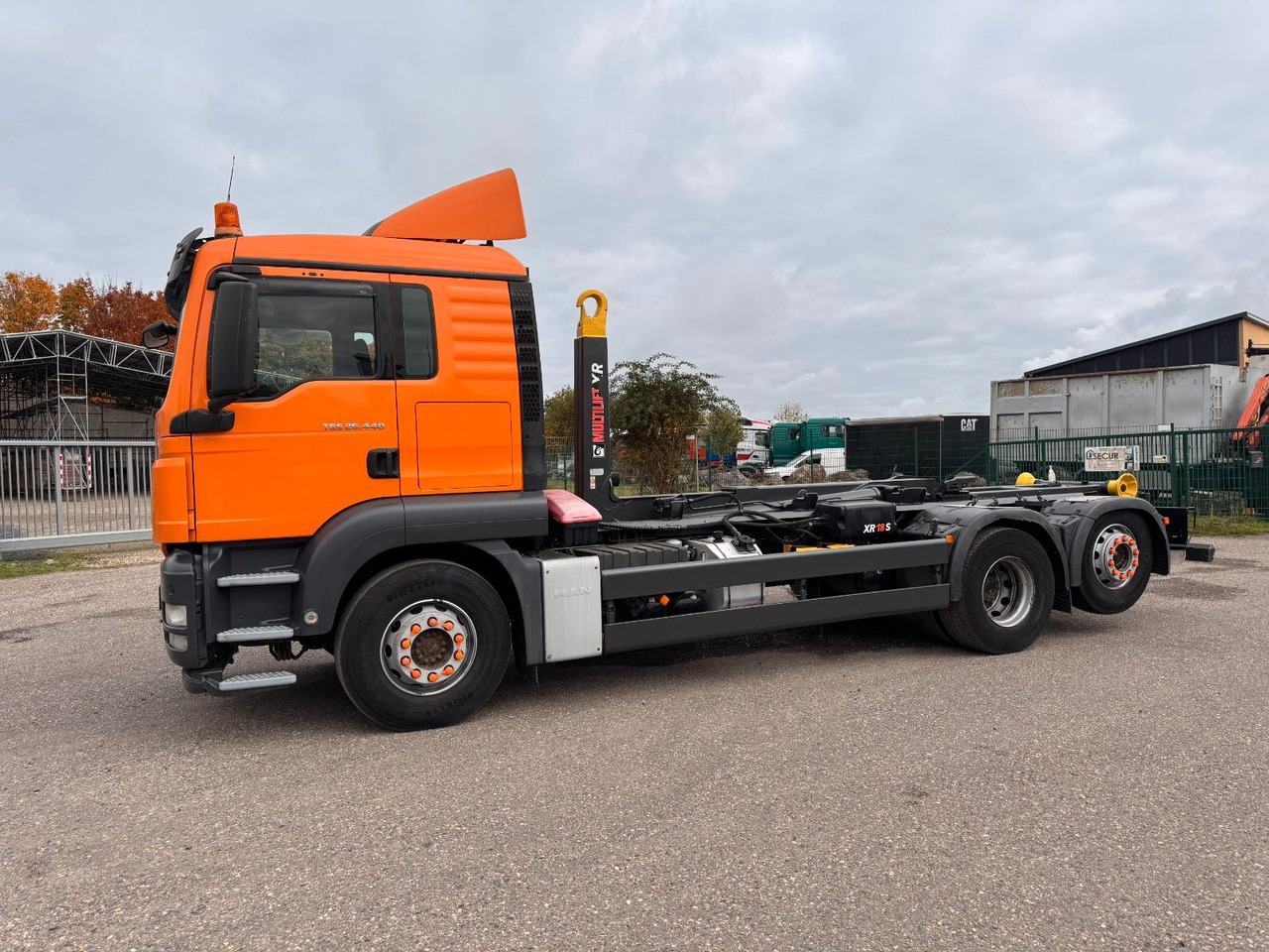 MAN 26.40 6X2 Multilift Abroller - Lastväxlare lastbil: bild 1 MAN 26.40 6X2 Multilift Abroller - Lastväxlare lastbil: bild 1