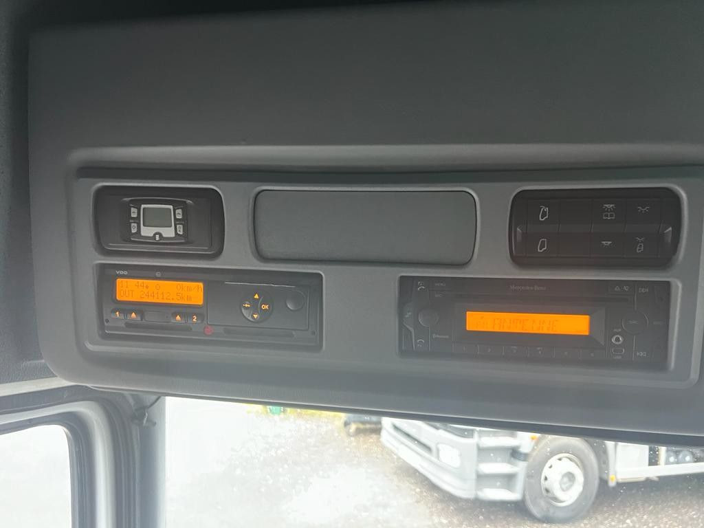 Mercedes-Benz 1324 4X2 Koffer Plane 6 to. Hebebühne Mercedes-Benz 1324 4X2 Koffer Plane 6 to. Hebebühne - Kapellbil: bild 5 Mercedes-Benz 1324 4X2 Koffer Plane 6 to. Hebebühne Mercedes-Benz 1324 4X2 Koffer Plane 6 to. Hebebühne - Kapellbil: bild 5