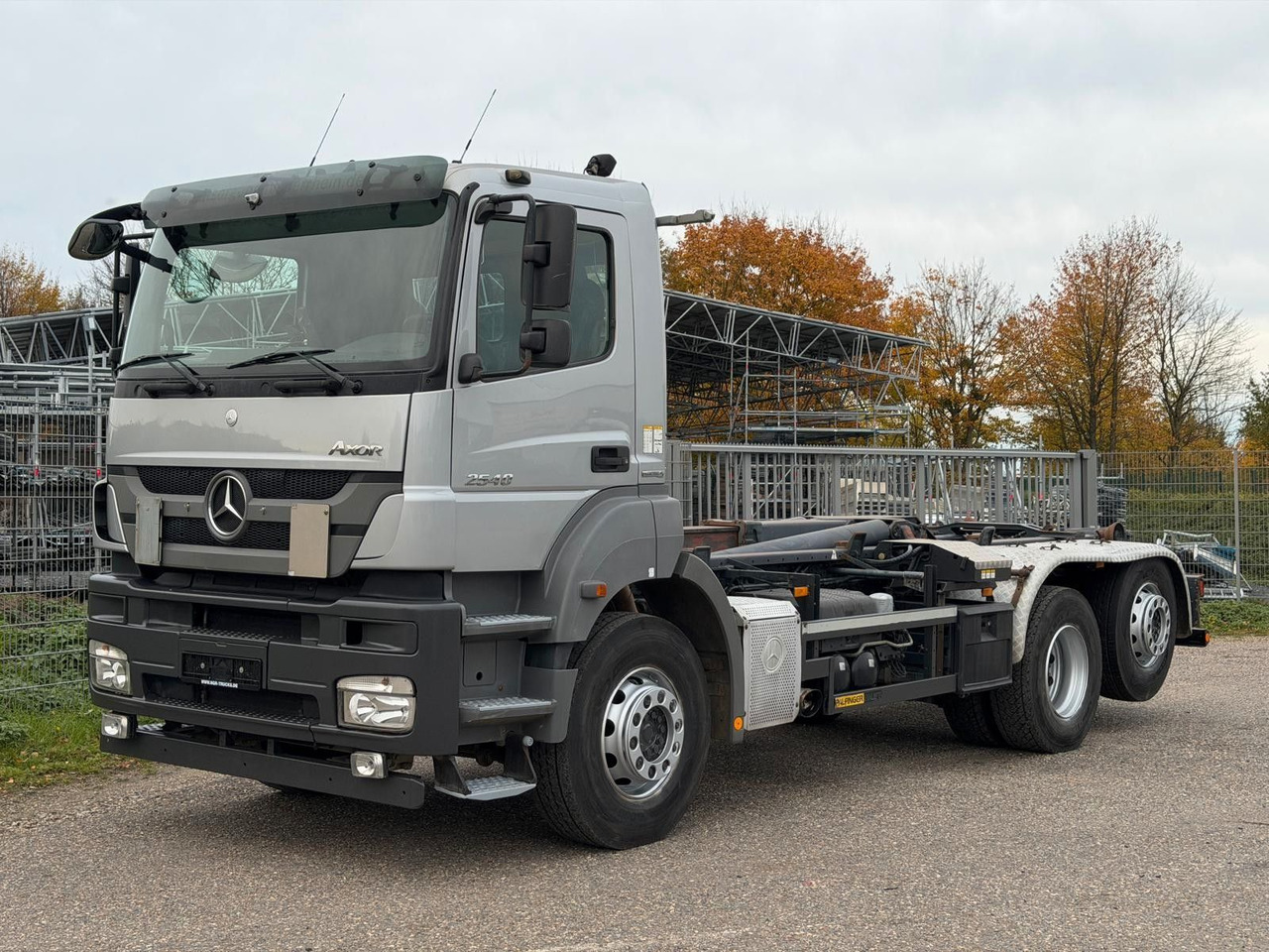 Mercedes-Benz 2540 L 6x2 Palfinger T20 mit hydr. Containerverr - Lastväxlare lastbil: bild 1 Mercedes-Benz 2540 L 6x2 Palfinger T20 mit hydr. Containerverr - Lastväxlare lastbil: bild 1