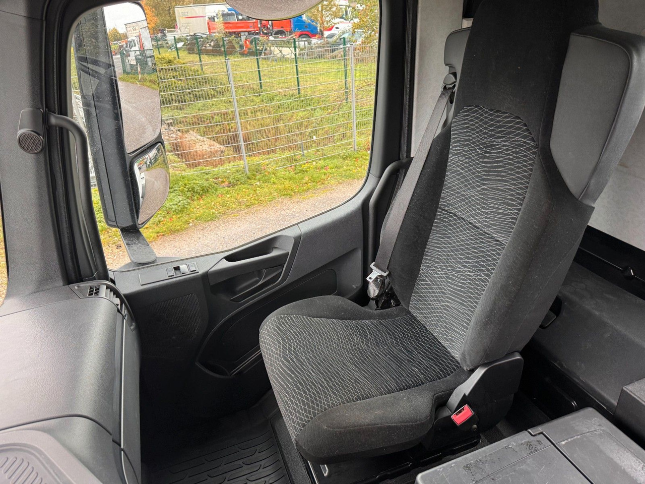 Mercedes-Benz 3748 8X4 Meiller Abroller mit Funk Top  Zustand - Lastväxlare lastbil: bild 5 Mercedes-Benz 3748 8X4 Meiller Abroller mit Funk Top  Zustand - Lastväxlare lastbil: bild 5