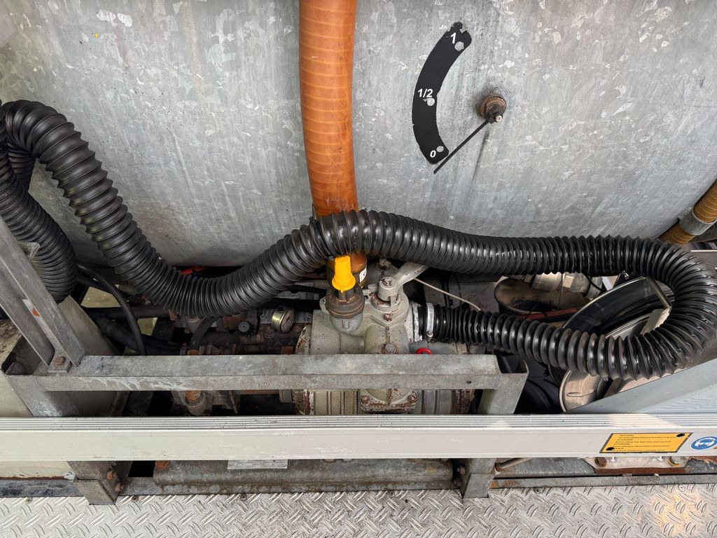 Mercedes-Benz 818 4X2 ROM Toilettenwagen - Sugbil: bild 4 Mercedes-Benz 818 4X2 ROM Toilettenwagen - Sugbil: bild 4