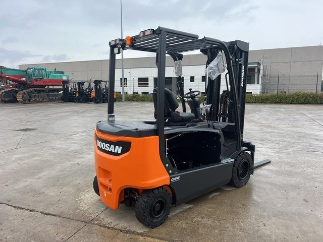 Doosan B35X-7 PLUS - Eltruck: bild 3 Doosan B35X-7 PLUS - Eltruck: bild 3