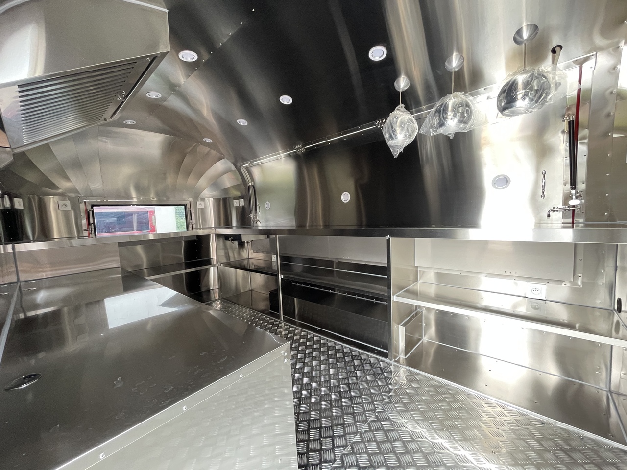 SHINE Spring BLACK - Försäljningsvagn: bild 4 SHINE Spring BLACK - Försäljningsvagn: bild 4