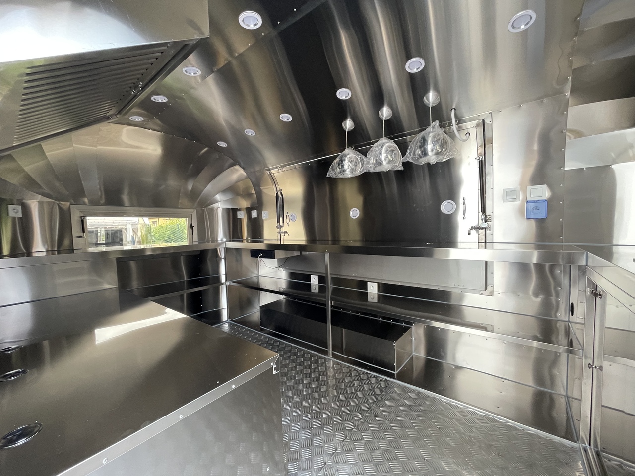 SHINE Spring BLACK - Försäljningsvagn: bild 5 SHINE Spring BLACK - Försäljningsvagn: bild 5