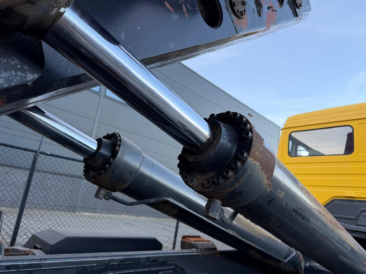 MERCEDES-BENZ SK 1831 - Lastväxlare lastbil: bild 4 MERCEDES-BENZ SK 1831 - Lastväxlare lastbil: bild 4