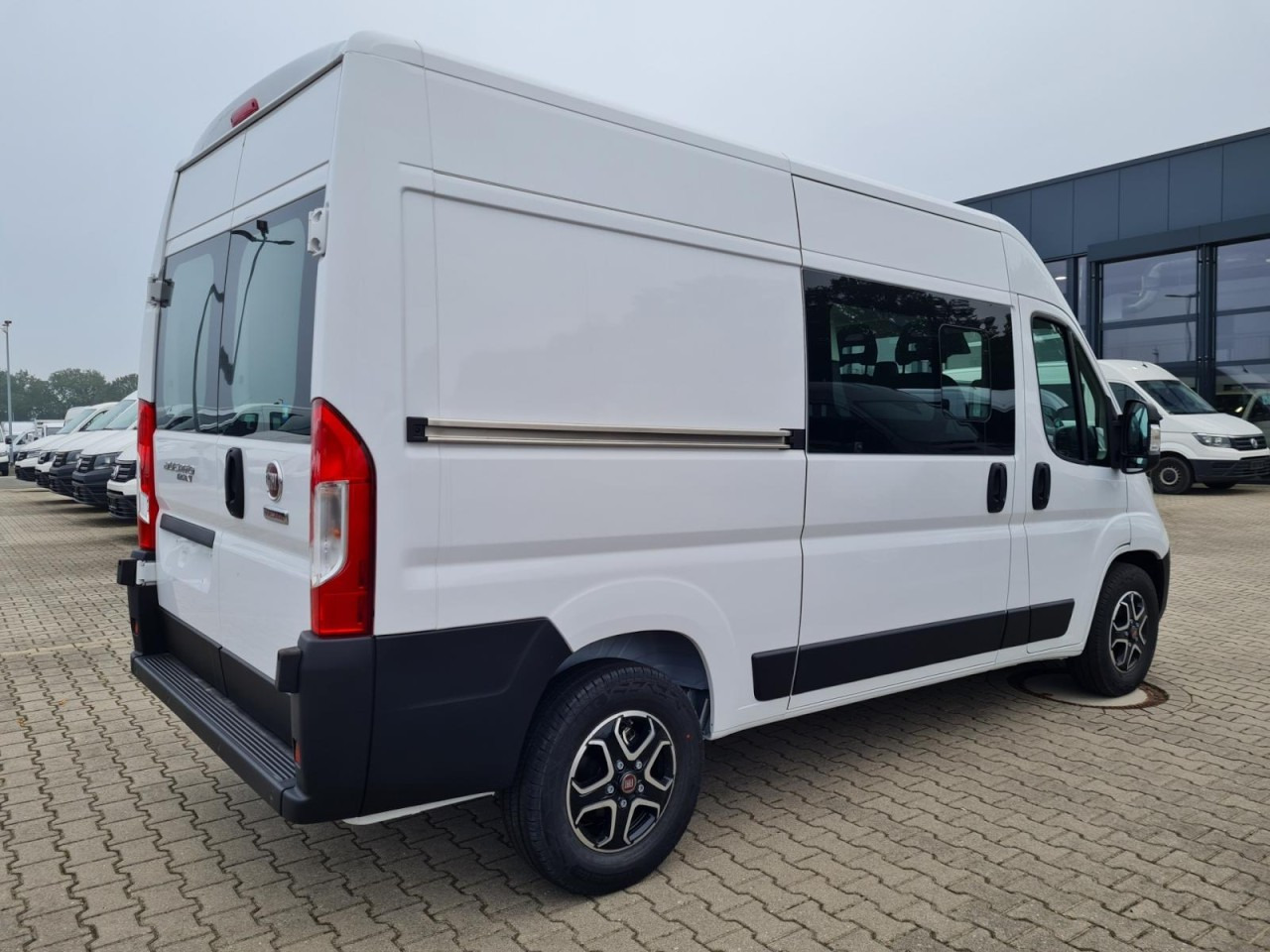 Fiat Ducato 35 Kasten Doka 7-Sitze 2x Schiebetür Maxi L2H2 - Skåpbil, Dubbelhytt transportbil: bild 5 Fiat Ducato 35 Kasten Doka 7-Sitze 2x Schiebetür Maxi L2H2 - Skåpbil, Dubbelhytt transportbil: bild 5