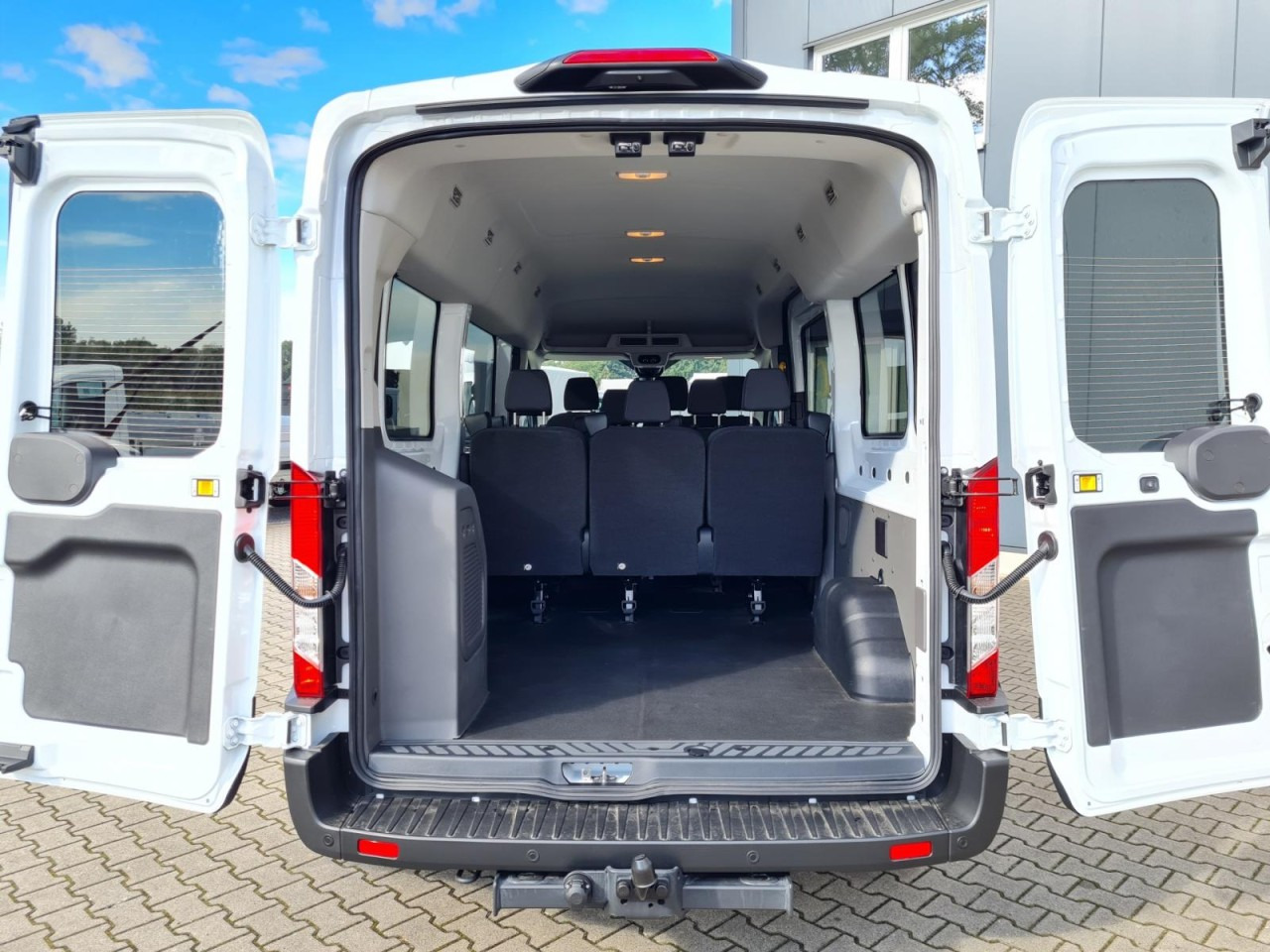 Ford Transit 350 Kombi 9 Sitze L3 AG Trend AHK KAMERA - Minibuss, Persontransport: bild 5 Ford Transit 350 Kombi 9 Sitze L3 AG Trend AHK KAMERA - Minibuss, Persontransport: bild 5
