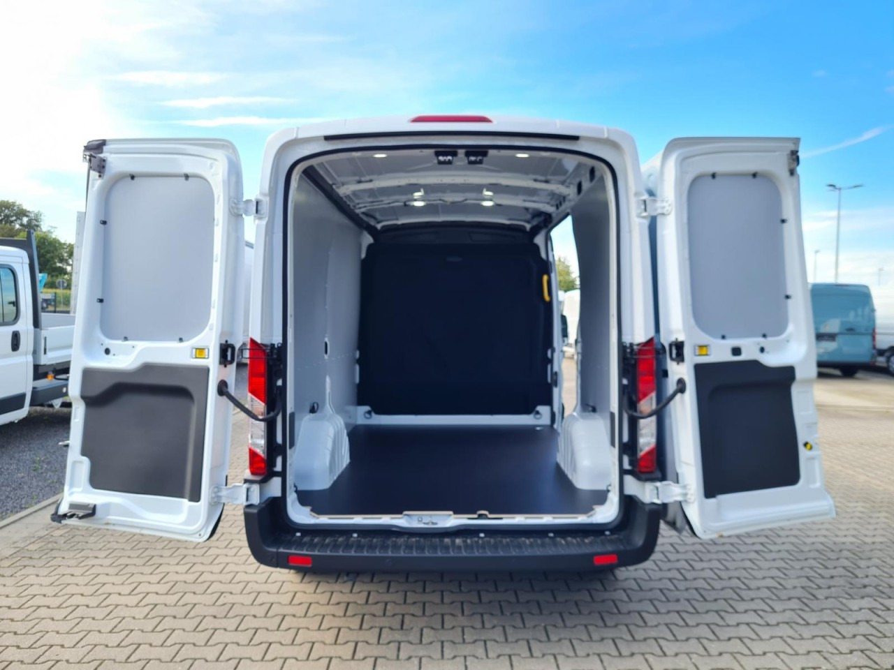 Ford Transit Kasten TDCi L2H2 Trend Klima Holzverkleid. - Små skåpbil: bild 5 Ford Transit Kasten TDCi L2H2 Trend Klima Holzverkleid. - Små skåpbil: bild 5