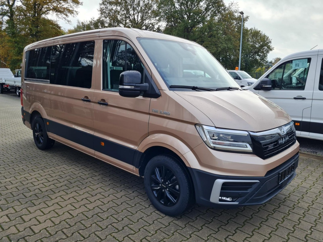 MAN Man TGE 3.180 TDi Kombi 9 Sitze ALU KAMERA LED LEDER Sonderumbau - Minibuss, Persontransport: bild 3 MAN Man TGE 3.180 TDi Kombi 9 Sitze ALU KAMERA LED LEDER Sonderumbau - Minibuss, Persontransport: bild 3