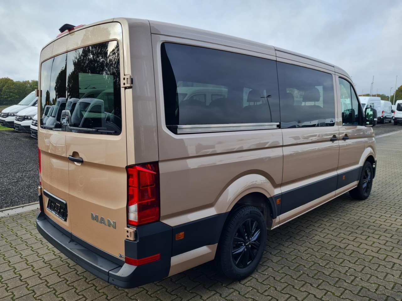 MAN Man TGE 3.180 TDi Kombi 9 Sitze ALU KAMERA LED LEDER Sonderumbau - Minibuss, Persontransport: bild 4 MAN Man TGE 3.180 TDi Kombi 9 Sitze ALU KAMERA LED LEDER Sonderumbau - Minibuss, Persontransport: bild 4