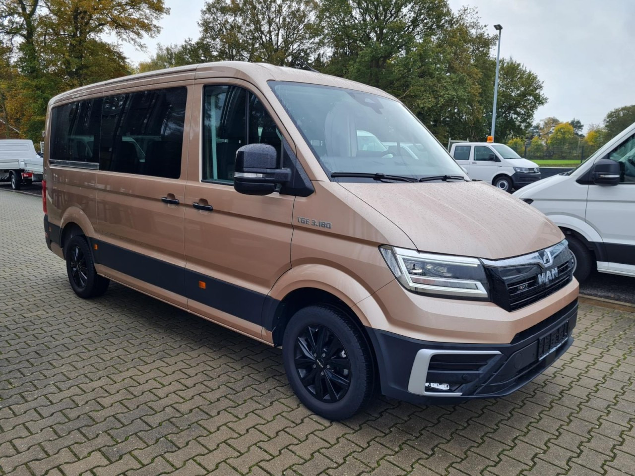 Man TGE 3.180 TDi Kombi 9 Sitze ALU KAMERA LED LEDER Sonderumbau - Dubbelhytt transportbil: bild 3 Man TGE 3.180 TDi Kombi 9 Sitze ALU KAMERA LED LEDER Sonderumbau - Dubbelhytt transportbil: bild 3