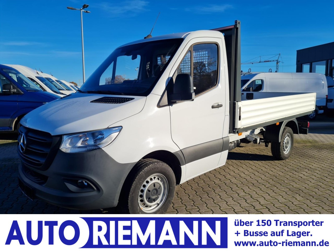 Mercedes-Benz Sprinter 315 CDI Pritsche RWD AHK TEMPOMAT MBux - Transportbil med flak: bild 1 Mercedes-Benz Sprinter 315 CDI Pritsche RWD AHK TEMPOMAT MBux - Transportbil med flak: bild 1