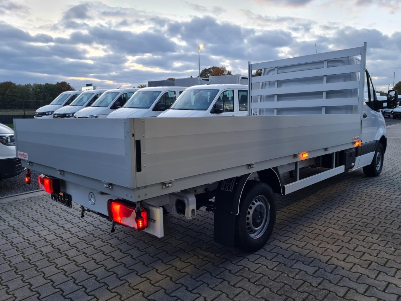 Mercedes-Benz Sprinter 317 CDI Pritsche L3 lang RWD KLIMA TEMPOMAT - Transportbil med flak: bild 4 Mercedes-Benz Sprinter 317 CDI Pritsche L3 lang RWD KLIMA TEMPOMAT - Transportbil med flak: bild 4