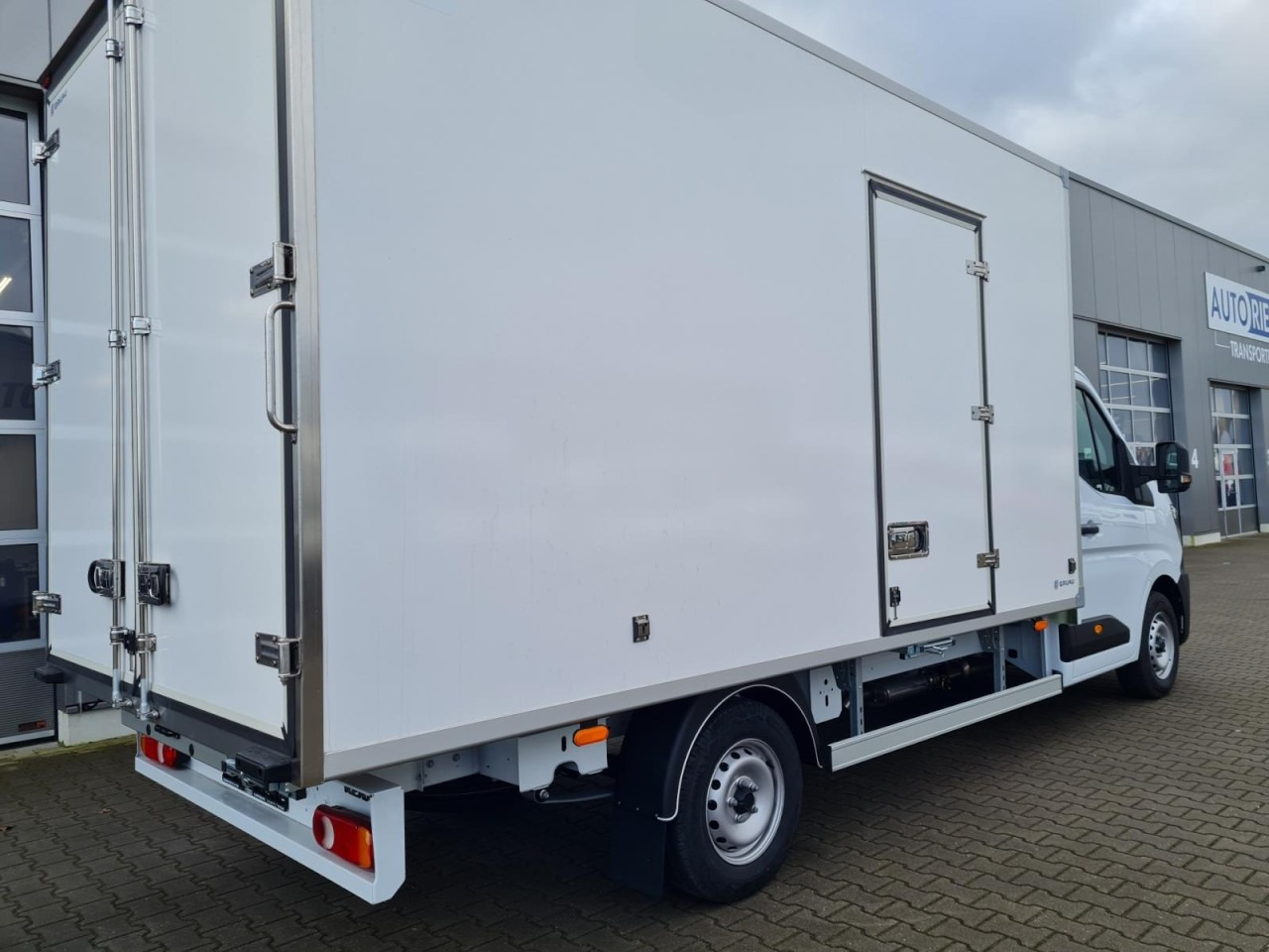 Renault Master 35 Möbel Koffer KLIMA Automatik 10 Pal. - Volymskåp: bild 5 Renault Master 35 Möbel Koffer KLIMA Automatik 10 Pal. - Volymskåp: bild 5