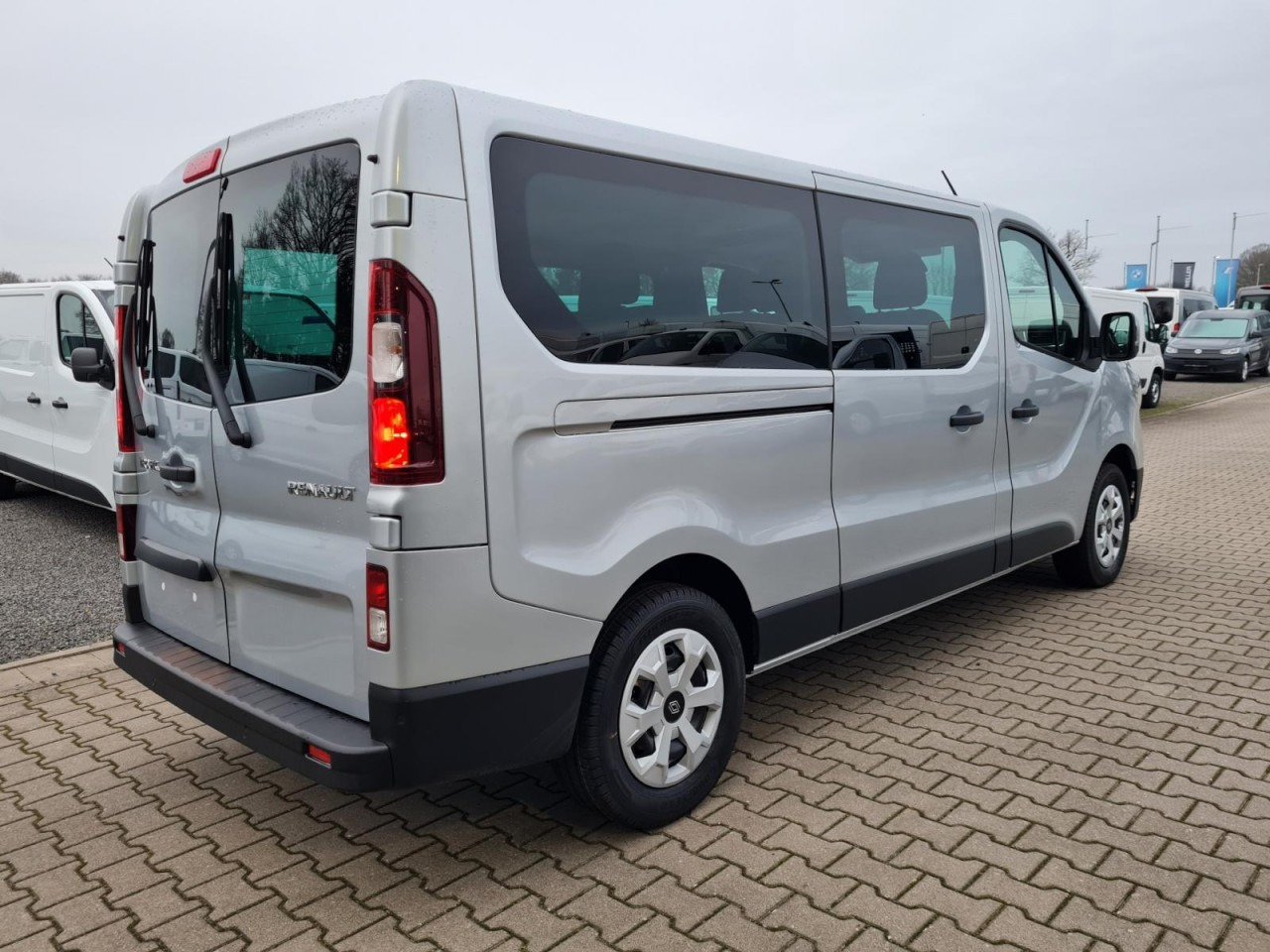 Renault Trafic Kombi 9-Sitze L2 Grand Equilibre KLIMA TEMPOMAT - Minibuss, Persontransport: bild 4 Renault Trafic Kombi 9-Sitze L2 Grand Equilibre KLIMA TEMPOMAT - Minibuss, Persontransport: bild 4