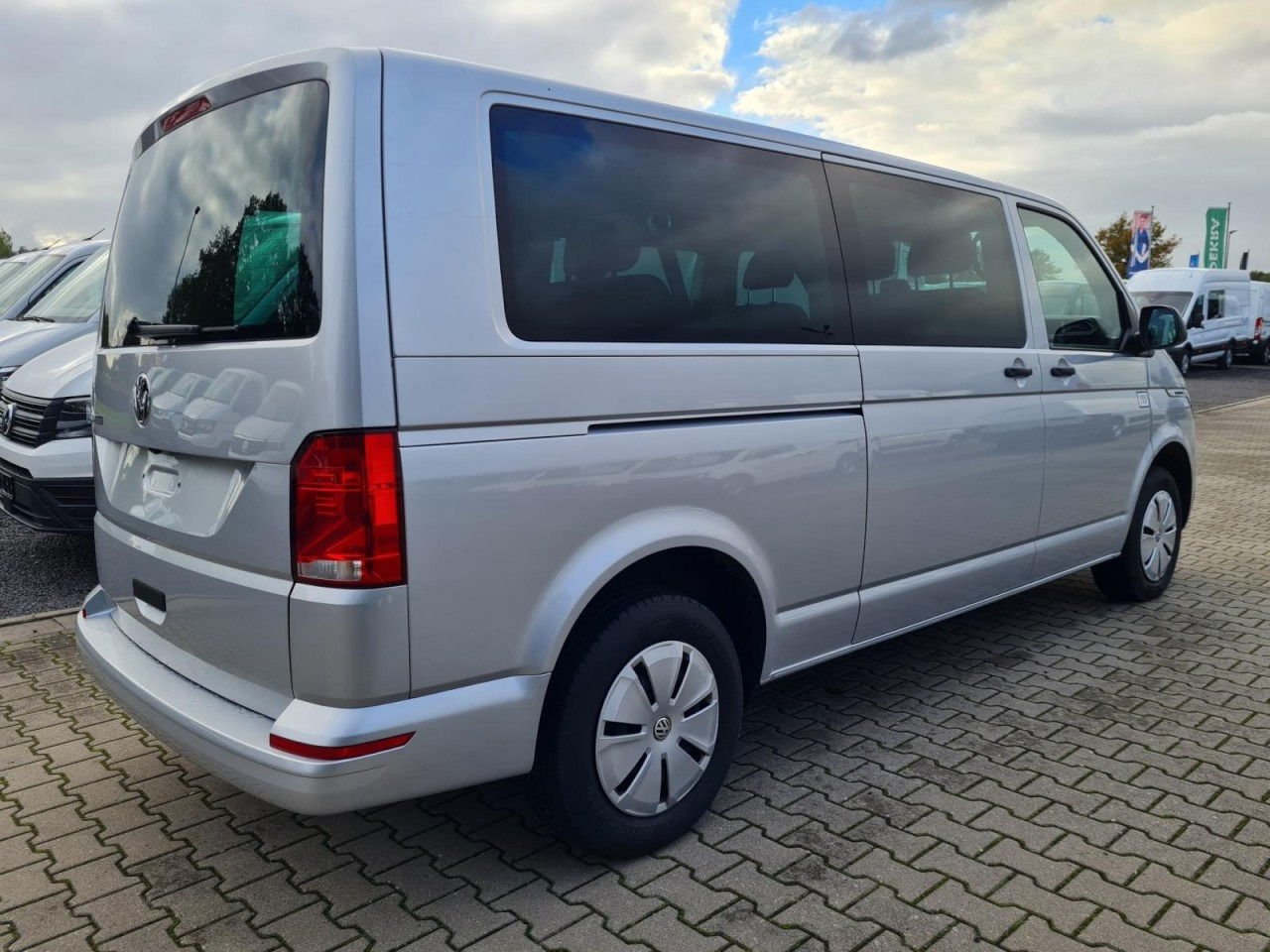 VW Volkswagen T6.1 Caravelle TDI lang 9 Sitzer 2 Schiebetüren Trendl. - Minibuss, Persontransport: bild 4 VW Volkswagen T6.1 Caravelle TDI lang 9 Sitzer 2 Schiebetüren Trendl. - Minibuss, Persontransport: bild 4