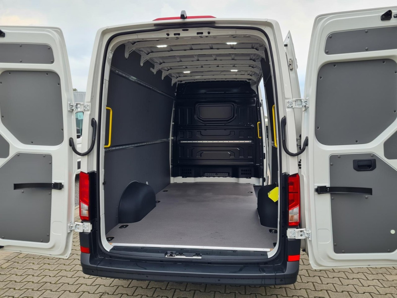Volkswagen Crafter 35 Kasten TDI L3H3 LED TEMPOMAT AUTOMATIK - Skåpbil: bild 5 Volkswagen Crafter 35 Kasten TDI L3H3 LED TEMPOMAT AUTOMATIK - Skåpbil: bild 5