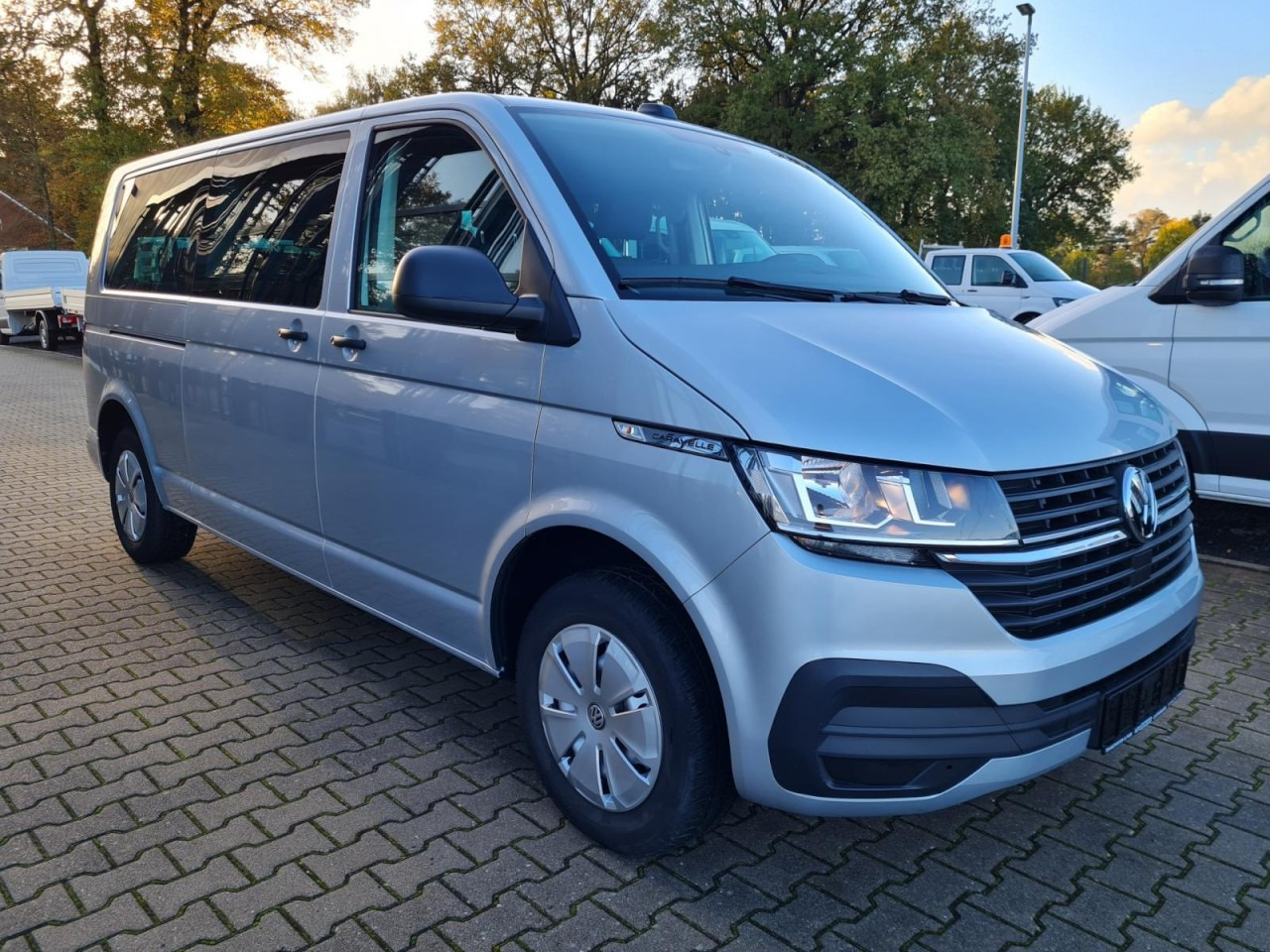 Volkswagen T6.1 Caravelle TDI lang 9 Sitzer 2 Schiebetüren Trendl. - Minibuss, Persontransport: bild 3 Volkswagen T6.1 Caravelle TDI lang 9 Sitzer 2 Schiebetüren Trendl. - Minibuss, Persontransport: bild 3