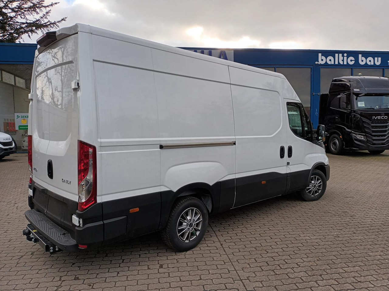 Iveco 35S16A8V AHK, ACC, LED-SCHEINWERFER ab 0% - Skåpbil: bild 3 Iveco 35S16A8V AHK, ACC, LED-SCHEINWERFER ab 0% - Skåpbil: bild 3