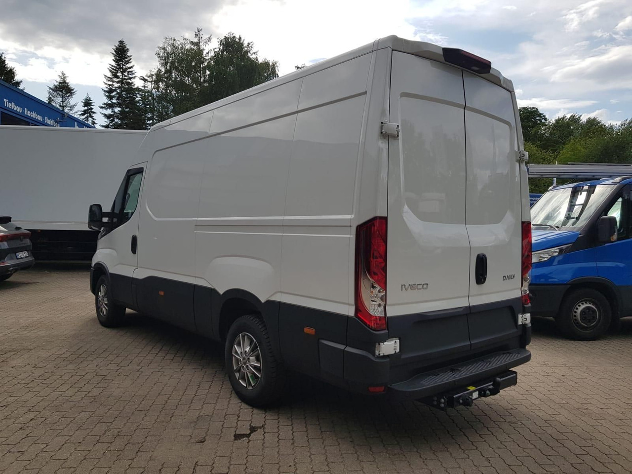 Iveco 35S18HA8V *AHK*RADIO*KAMERA*KLIMA* - Skåpbil: bild 3 Iveco 35S18HA8V *AHK*RADIO*KAMERA*KLIMA* - Skåpbil: bild 3