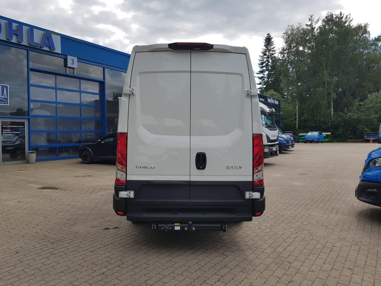 Iveco 35S18HA8V *AHK*RADIO*KAMERA*KLIMA* - Skåpbil: bild 4 Iveco 35S18HA8V *AHK*RADIO*KAMERA*KLIMA* - Skåpbil: bild 4