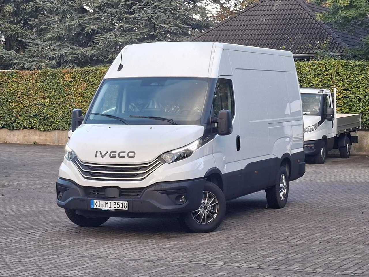Iveco 35S18HA8V *AHK*RADIO*KAMERA*KLIMA* - Skåpbil: bild 1 Iveco 35S18HA8V *AHK*RADIO*KAMERA*KLIMA* - Skåpbil: bild 1