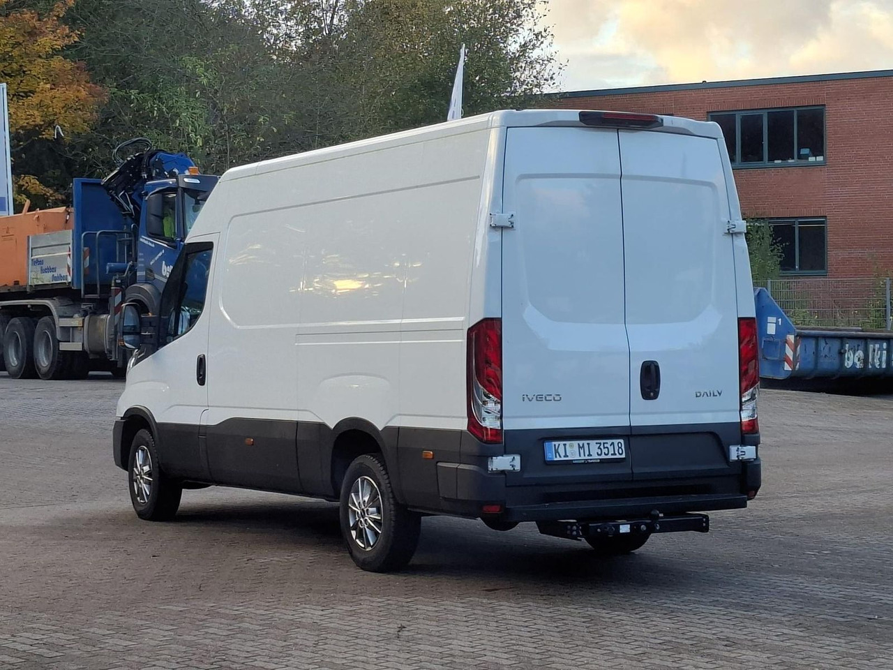 Iveco 35S18HA8V *AHK*RADIO*KAMERA*KLIMA* - Skåpbil: bild 3 Iveco 35S18HA8V *AHK*RADIO*KAMERA*KLIMA* - Skåpbil: bild 3