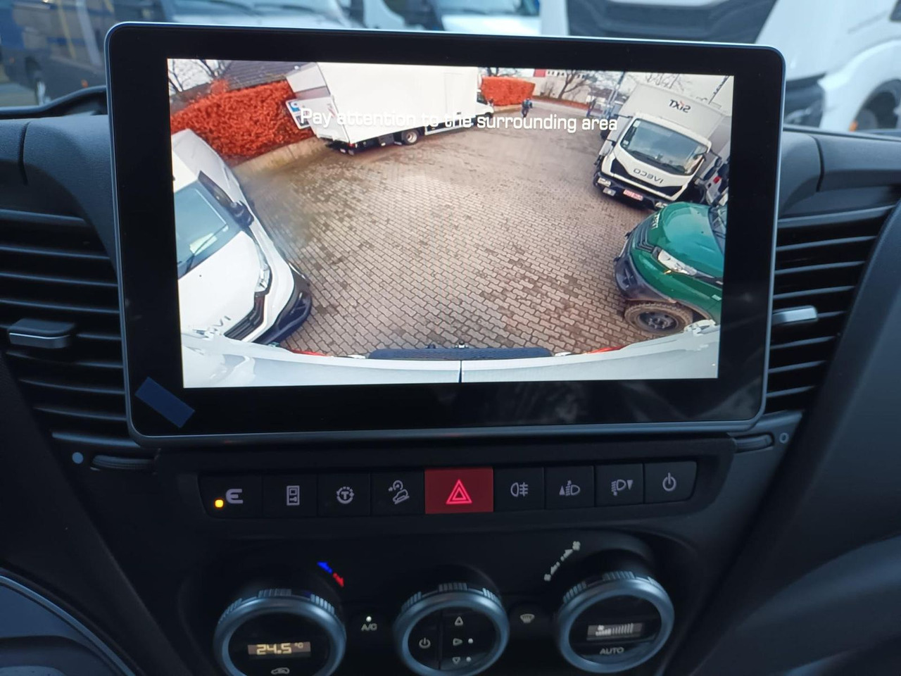 Skåpbil Iveco Daily 35S18HA8V 4100 KLIMA*AHK*RÜCKFAHRKAMERA...: bild 14 Skåpbil Iveco Daily 35S18HA8V 4100 KLIMA*AHK*RÜCKFAHRKAMERA...: bild 14