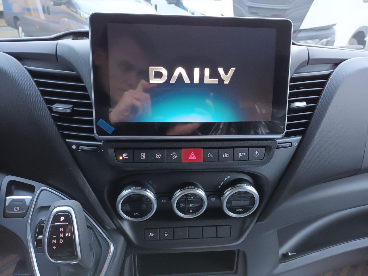 Skåpbil Iveco Daily 35S18HA8V 4100 KLIMA*AHK*RÜCKFAHRKAMERA...: bild 13 Skåpbil Iveco Daily 35S18HA8V 4100 KLIMA*AHK*RÜCKFAHRKAMERA...: bild 13