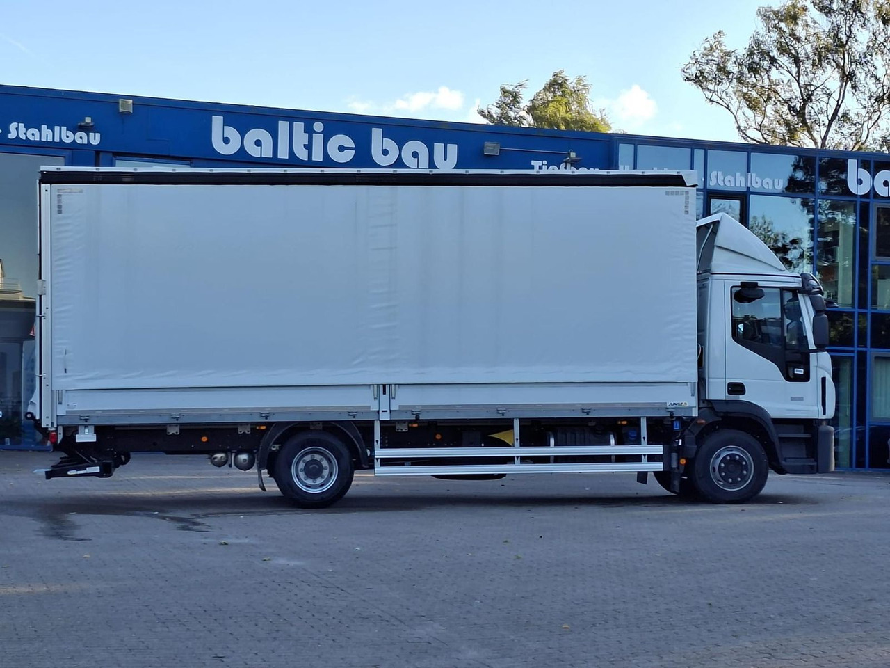 Iveco ML120E25/P JUNGE KOFFER LBW 1,5t AHK 185 kW (... - Lastbil: bild 3 Iveco ML120E25/P JUNGE KOFFER LBW 1,5t AHK 185 kW (... - Lastbil: bild 3