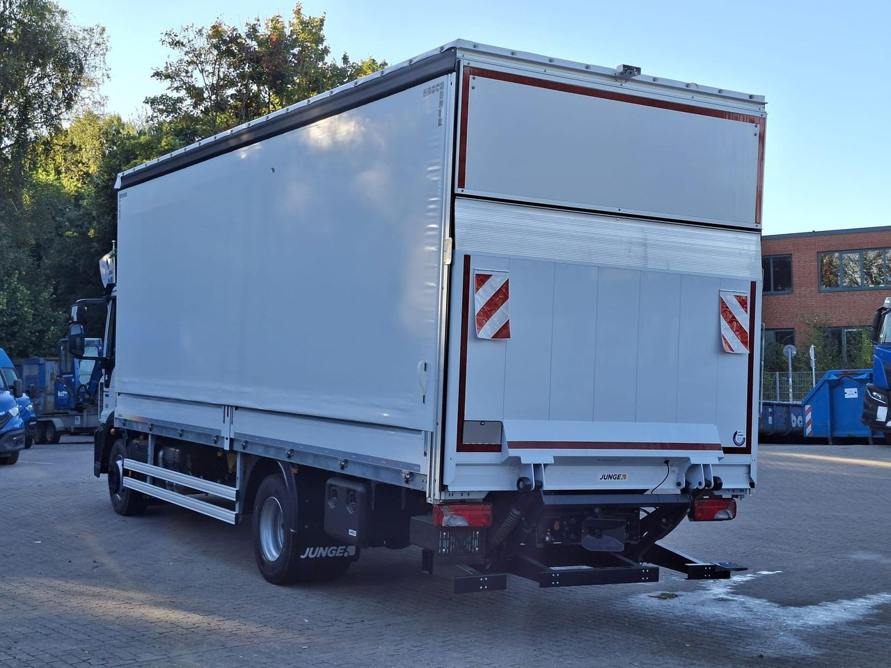 Iveco ML120E25/P JUNGE KOFFER LBW 1,5t AHK 185 kW (... - Lastbil: bild 4 Iveco ML120E25/P JUNGE KOFFER LBW 1,5t AHK 185 kW (... - Lastbil: bild 4