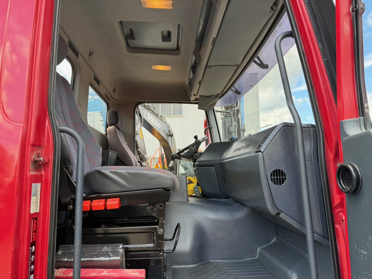 Flakbil, Kranbil Mercedes-Benz 1840 Actros 2-Seiten-Kipper mit Kran Hiab 125-3 mit Funk: bild 19