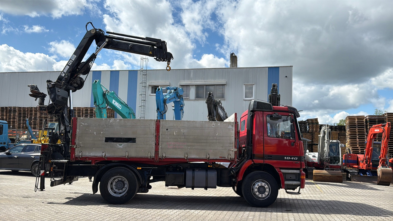 Flakbil, Kranbil Mercedes-Benz 1840 Actros 2-Seiten-Kipper mit Kran Hiab 125-3 mit Funk: bild 7