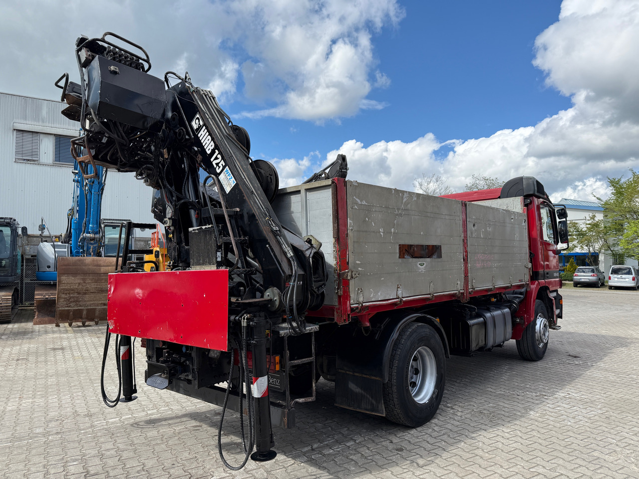 Mercedes-Benz 1840 Actros 2-Seiten-Kipper mit Kran Hiab 125-3 mit Funk - Flakbil, Kranbil: bild 4 Mercedes-Benz 1840 Actros 2-Seiten-Kipper mit Kran Hiab 125-3 mit Funk - Flakbil, Kranbil: bild 4