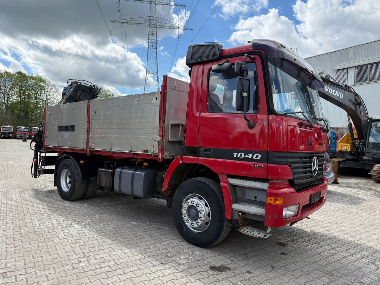 Mercedes-Benz 1840 Actros 2-Seiten-Kipper mit Kran Hiab 125-3 mit Funk - Flakbil, Kranbil: bild 3 Mercedes-Benz 1840 Actros 2-Seiten-Kipper mit Kran Hiab 125-3 mit Funk - Flakbil, Kranbil: bild 3