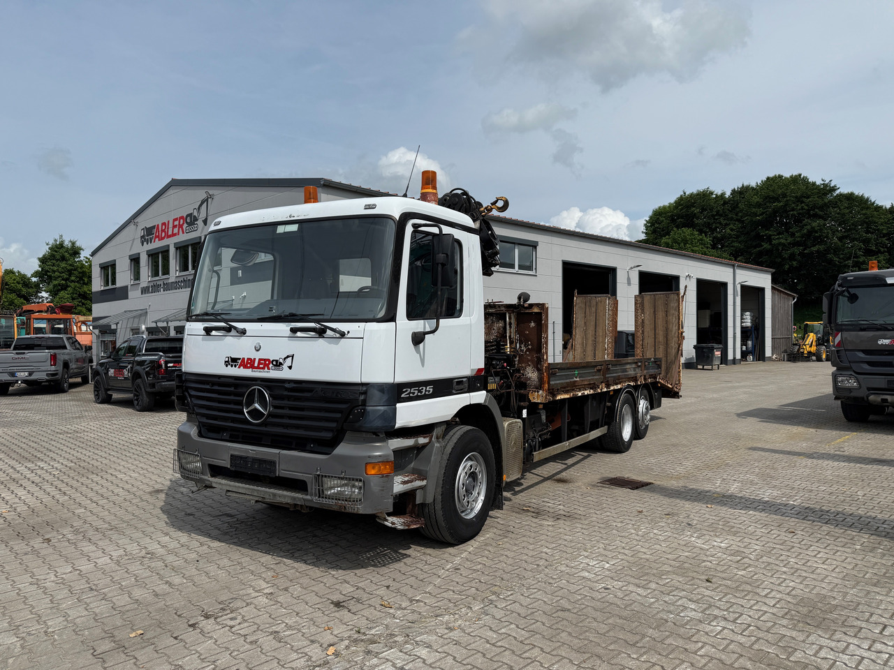 Mercedes-Benz 2535 Actros MP1 Baumaschinentransporter mit Kran und Rampen - Biltransportbil lastbil, Kranbil: bild 2 Mercedes-Benz 2535 Actros MP1 Baumaschinentransporter mit Kran und Rampen - Biltransportbil lastbil, Kranbil: bild 2