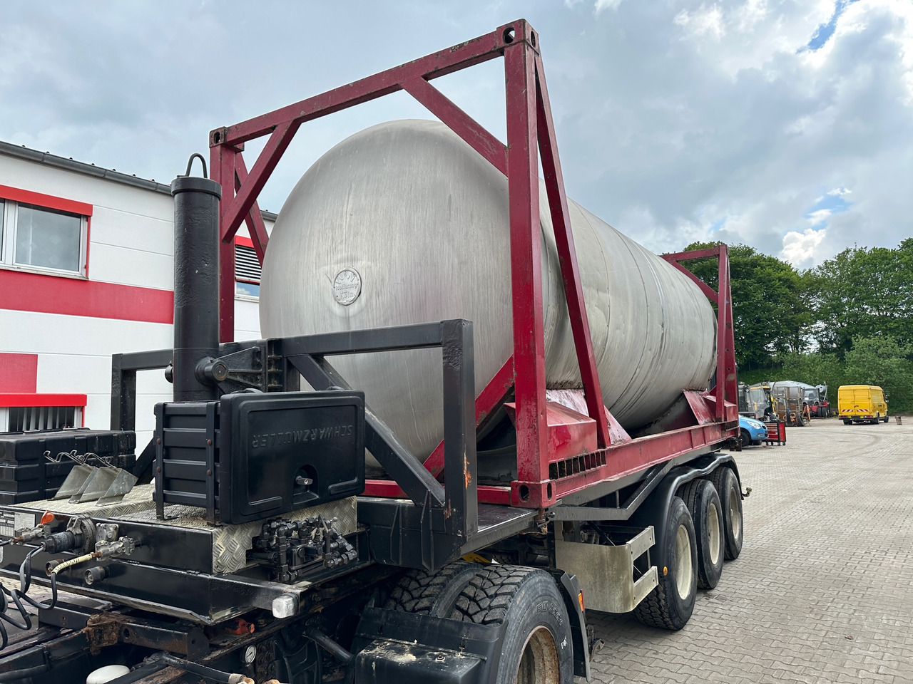 Schmidt CKSA 10/22-20 20 ft Containerkippchassis mit Lebensmitteltank - Tippbil semitrailer: bild 3 Schmidt CKSA 10/22-20 20 ft Containerkippchassis mit Lebensmitteltank - Tippbil semitrailer: bild 3
