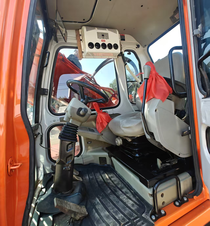 Grävmaskin på däck Doosan DH150W: bild 8 Grävmaskin på däck Doosan DH150W: bild 8