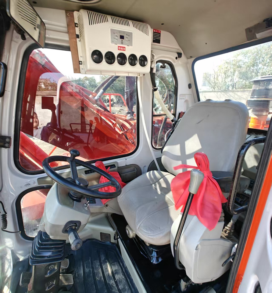 Grävmaskin på däck Doosan DH150W: bild 10 Grävmaskin på däck Doosan DH150W: bild 10