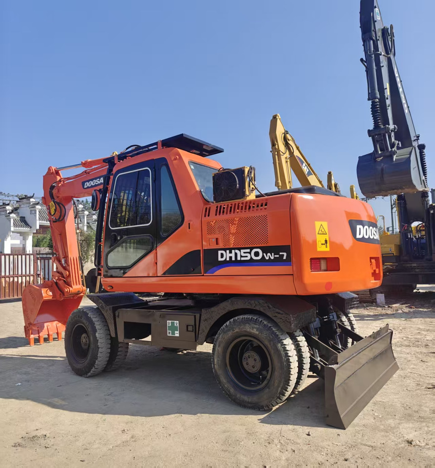 Grävmaskin på däck Doosan DH150W: bild 12 Grävmaskin på däck Doosan DH150W: bild 12